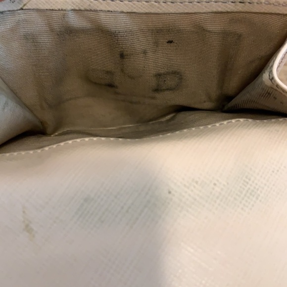 Salvatore Ferragamo Cream Wallet with Gold Buckle - Picture 9 of 15